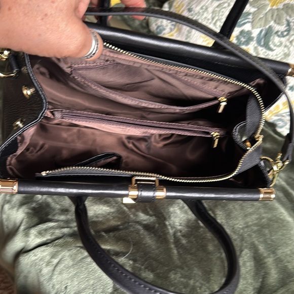 Elegant Black Crocodile-Embossed Handbag - Picture 7 of 7